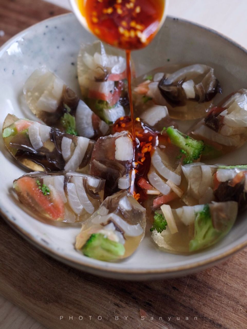 没想到一秒封神6015  老妈闲来无聊,在家搞的水晶皮蛋冻 吃起来超