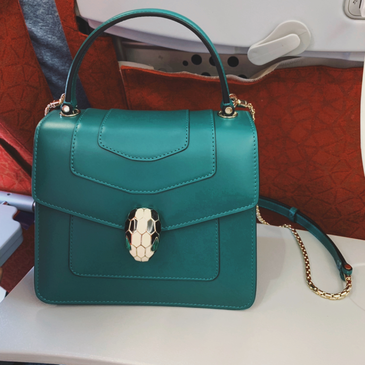 昨日在土尔其伊斯坦布尔新机场免税商店购买的梵克雅宝,的确划算