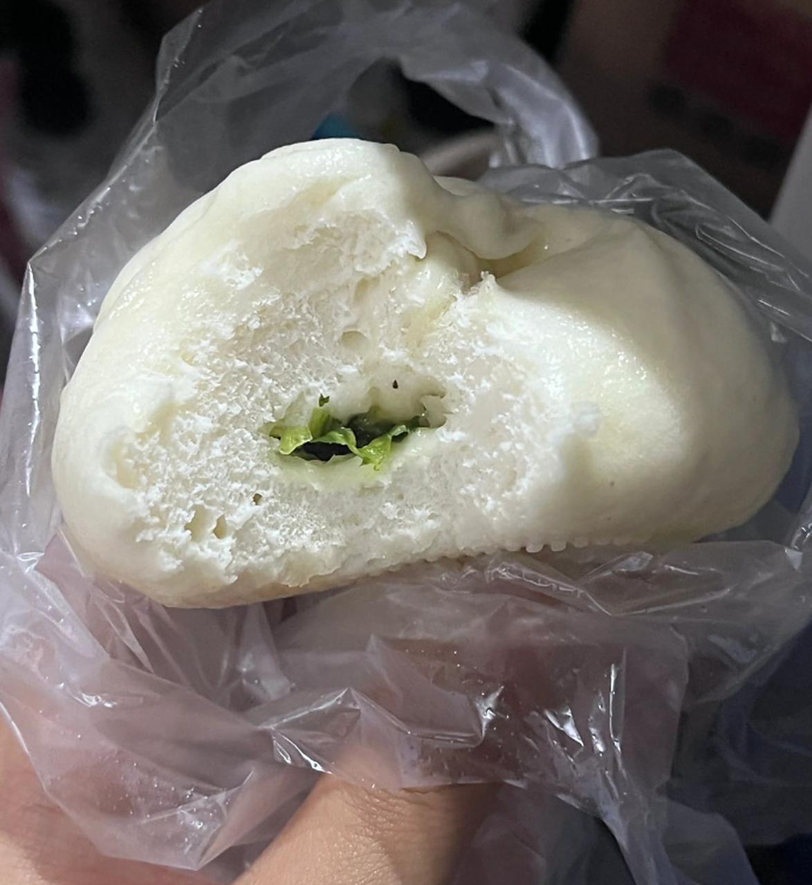 学校食堂的包子,你看看是不是瞬间就没有食欲了