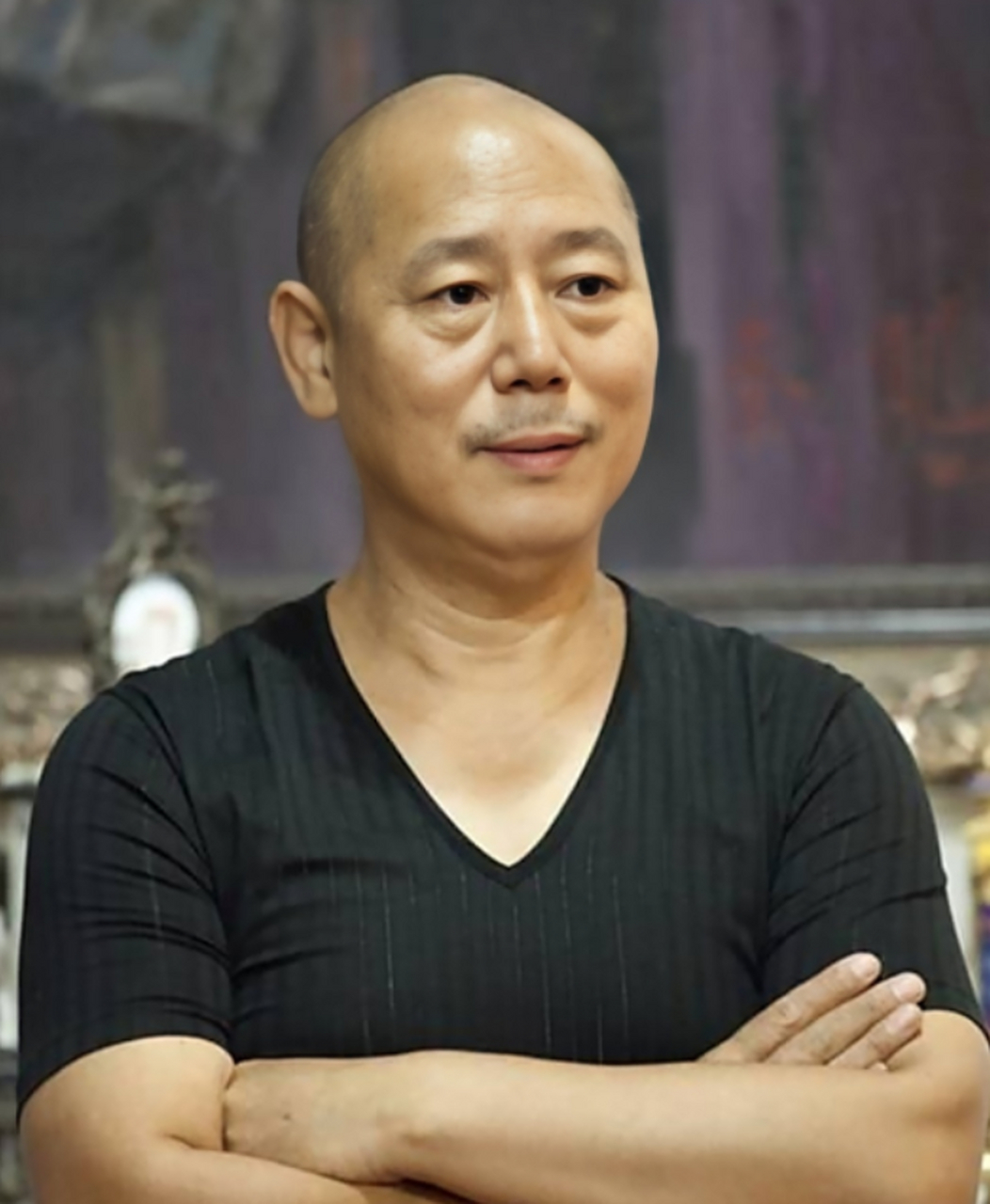 李成儒于1993年开着豪车回到家,却将自己的妻子和6岁的儿子赶出家门