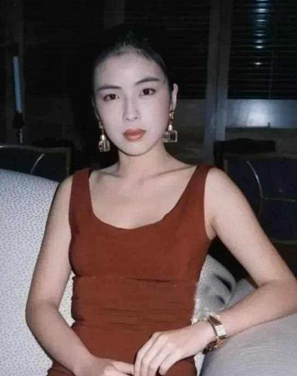 "天王嫂"罗美薇年轻时美得大气!穿衣时髦靓丽,放现在也不过时[啊]