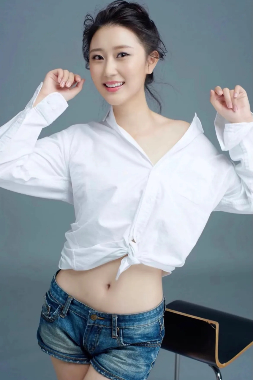 楚月(原名陈楚月),1992年2月11日出生于安徽省淮南市,中国内地女演员