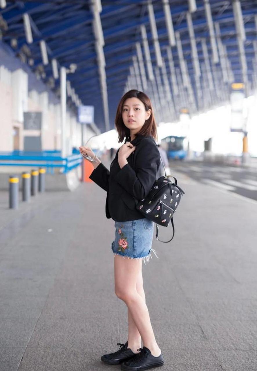 陈妍希心真大,图不p一下就发出来,这"腿型"太真实了!