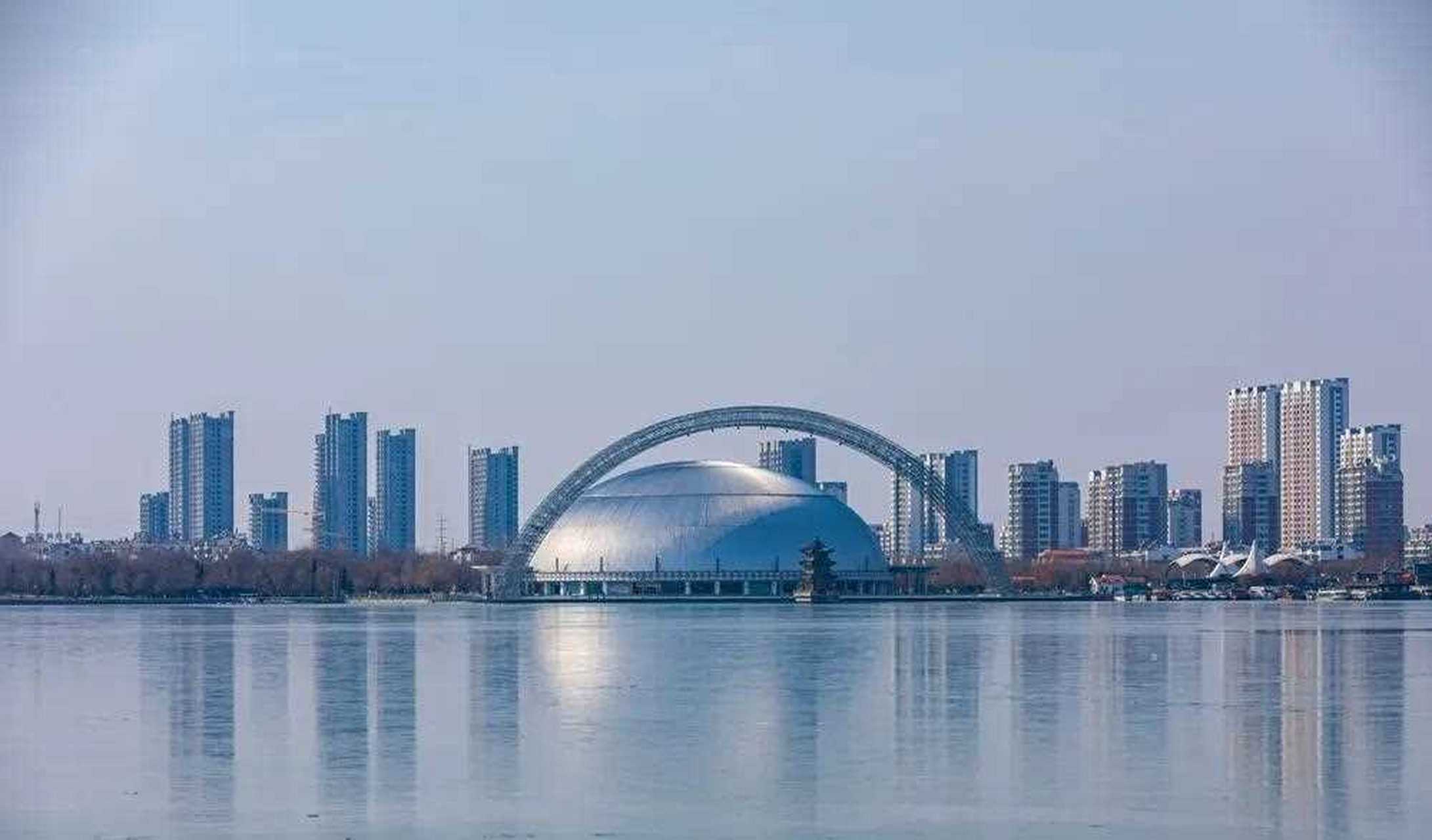 亚洲最大的旋转活顶剧场,水城明珠大剧场是聊城这个秀美的城市中一颗