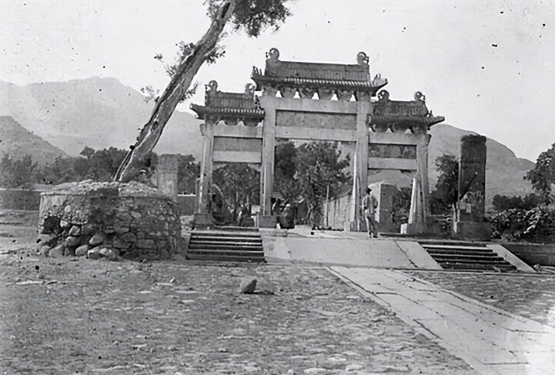 太罕见了!1907年的泰山老照片,几乎看不到游客