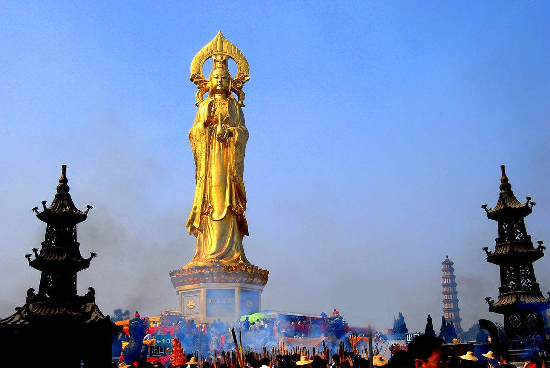 不仅如此,大家现在看到的位于广州莲花山风景区的望海