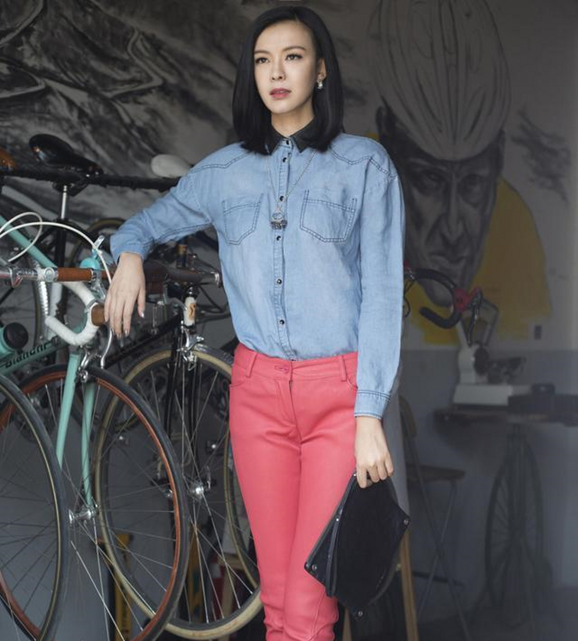 综艺节目美女主持人李艾写真图集[灯笼]