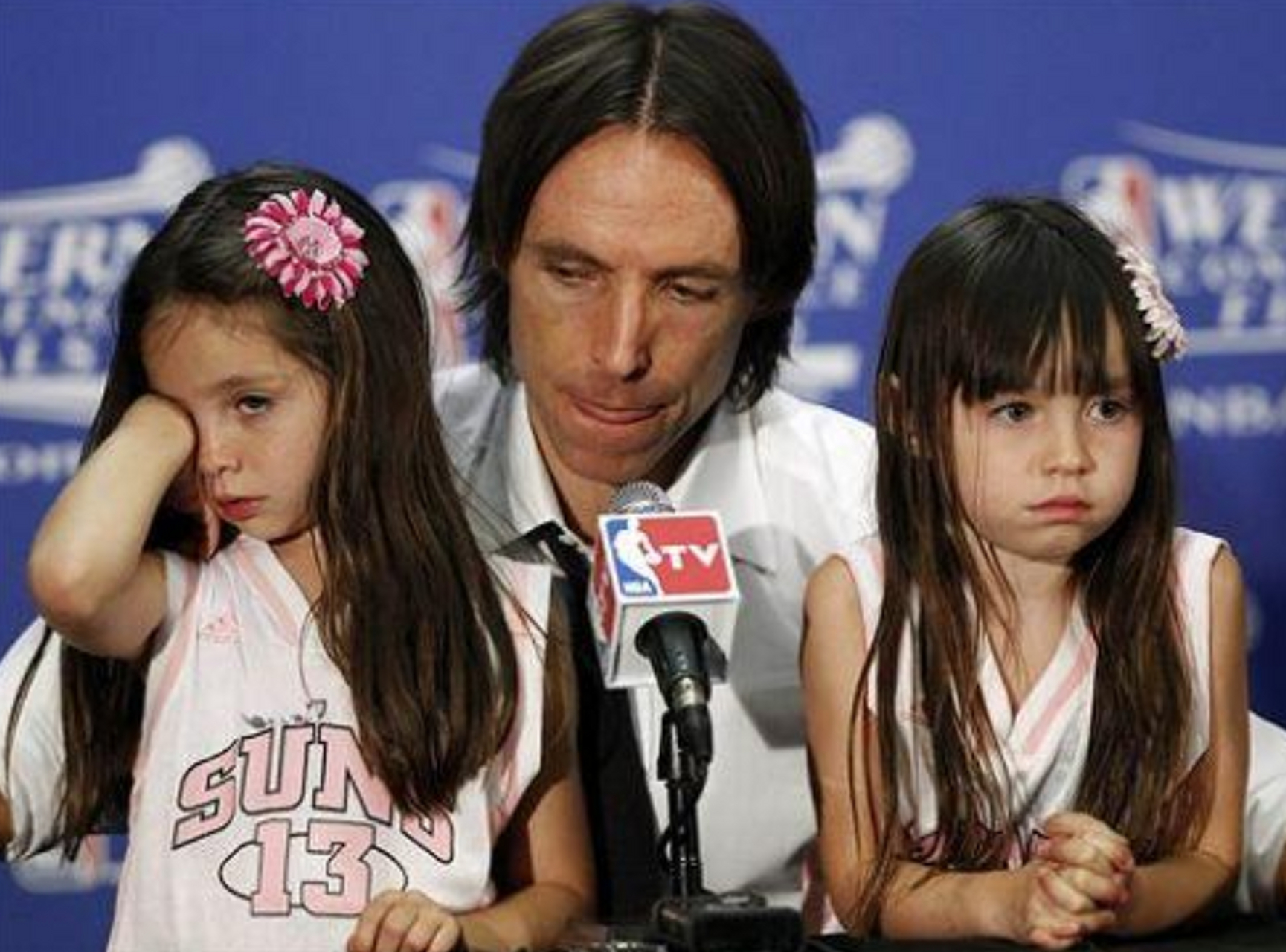 夫妻白人却生出肤色黝黑的小孩 邓肯素有石佛称号他与前妻是大学同学