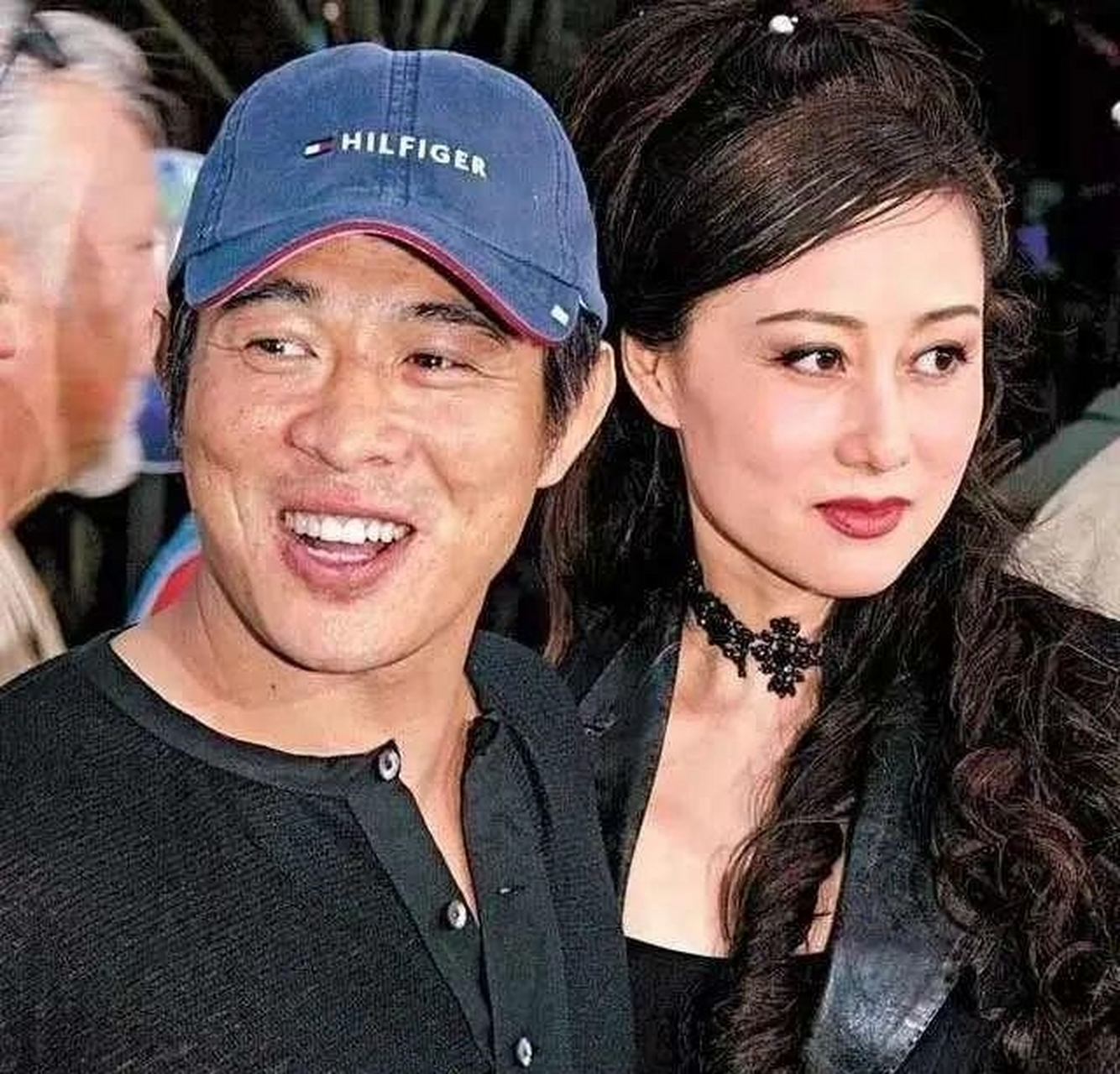 二十年前,李连杰和利智同为娱乐圈顶级巨星,男的俊美,女的美丽,两人站