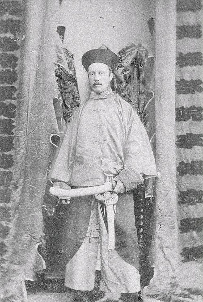 身穿黄马褂的英国人戈登. 查理·乔治·戈登是一名英国军官.