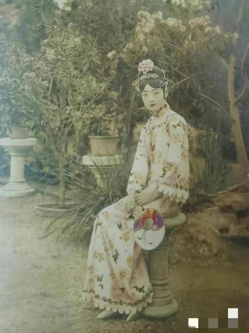 末代皇后婉容的照片合集,太美了.