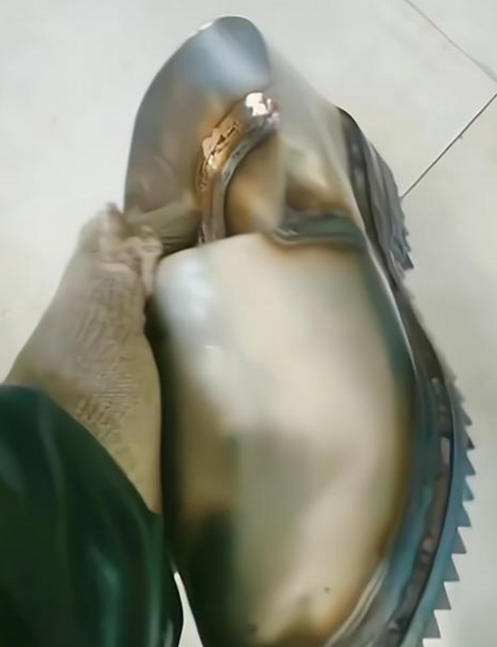 电焊师傅的杰作,还别说防滑技能杠杠的#搞笑趣图