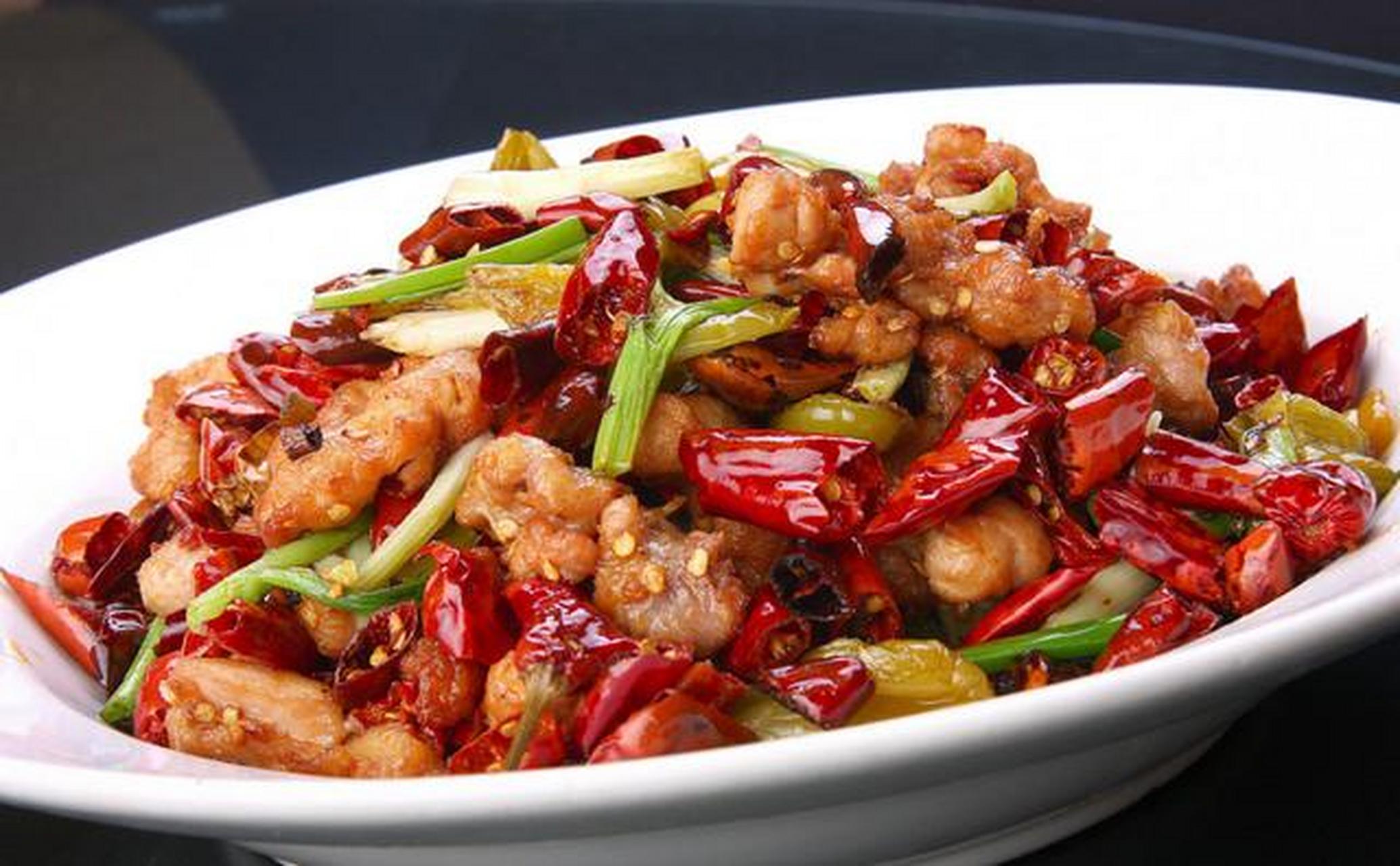 周末宅家吃美食之——干煸辣子鸡,又称辣里寻鸡,香辣酥脆,干香好吃.