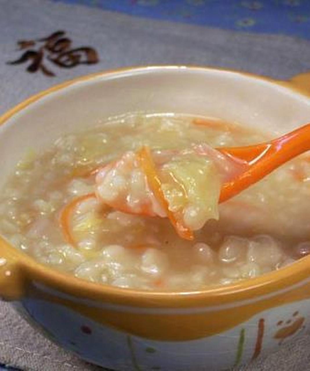 省钱省事白菜疙瘩汤 白菜是人们生活中不可缺少的一种重要蔬菜,味道鲜