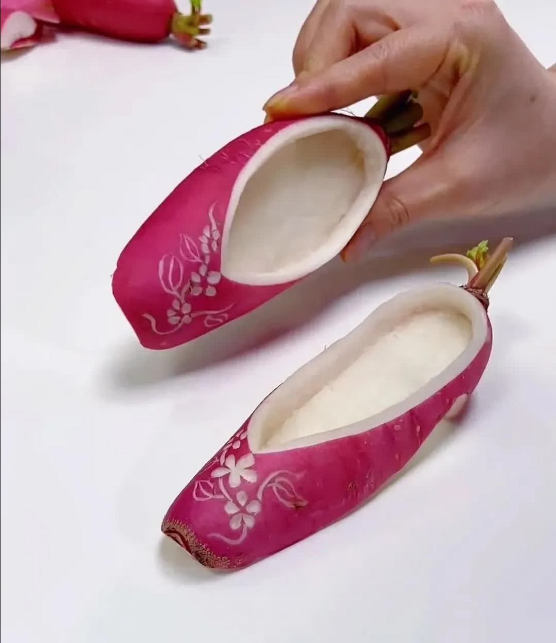 这么漂亮的小鞋子你敢穿吗?[大笑][大笑]#搞笑