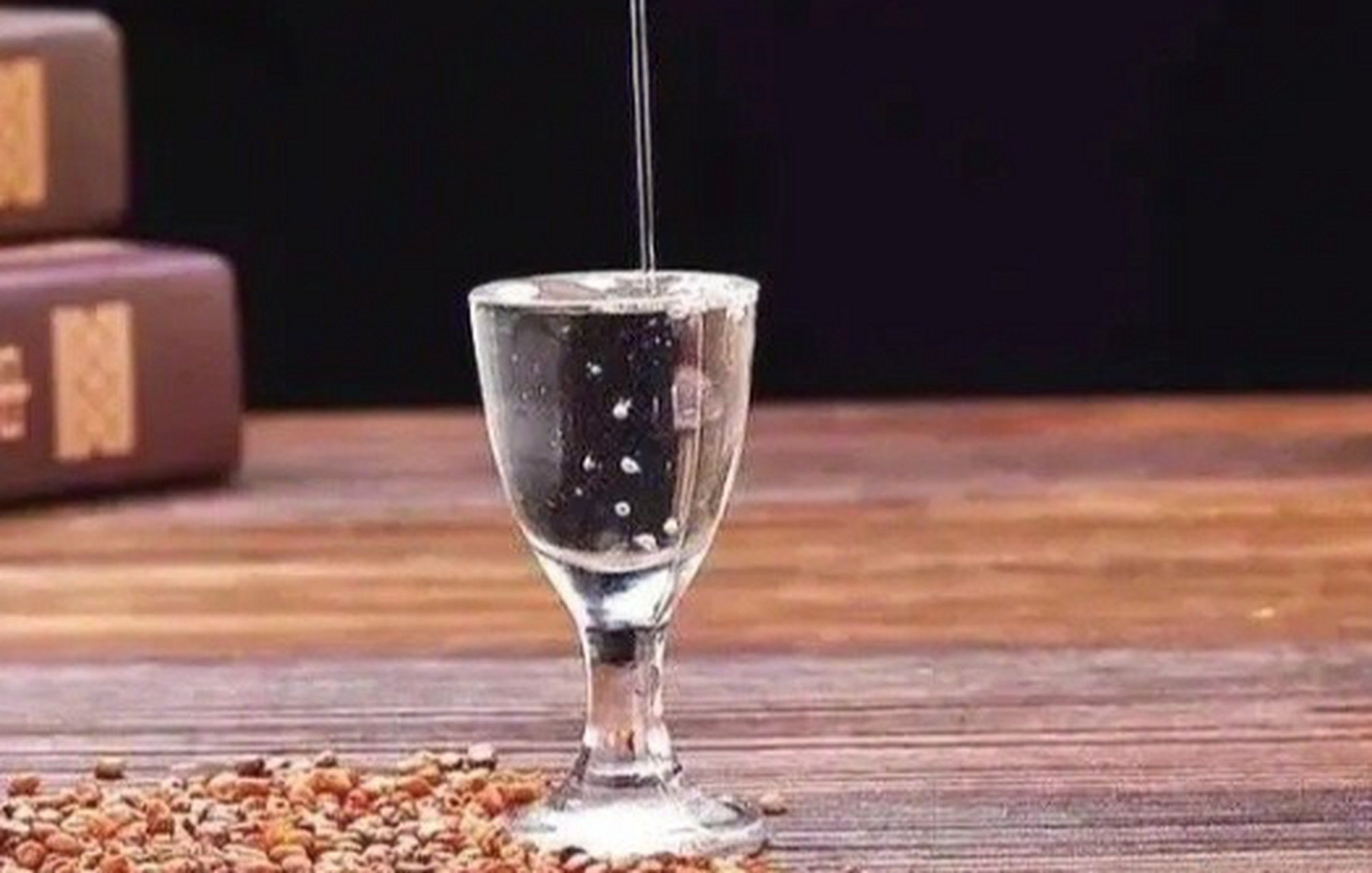 是可以的,只是它的结冰点很低,一般环境是结不了冰.