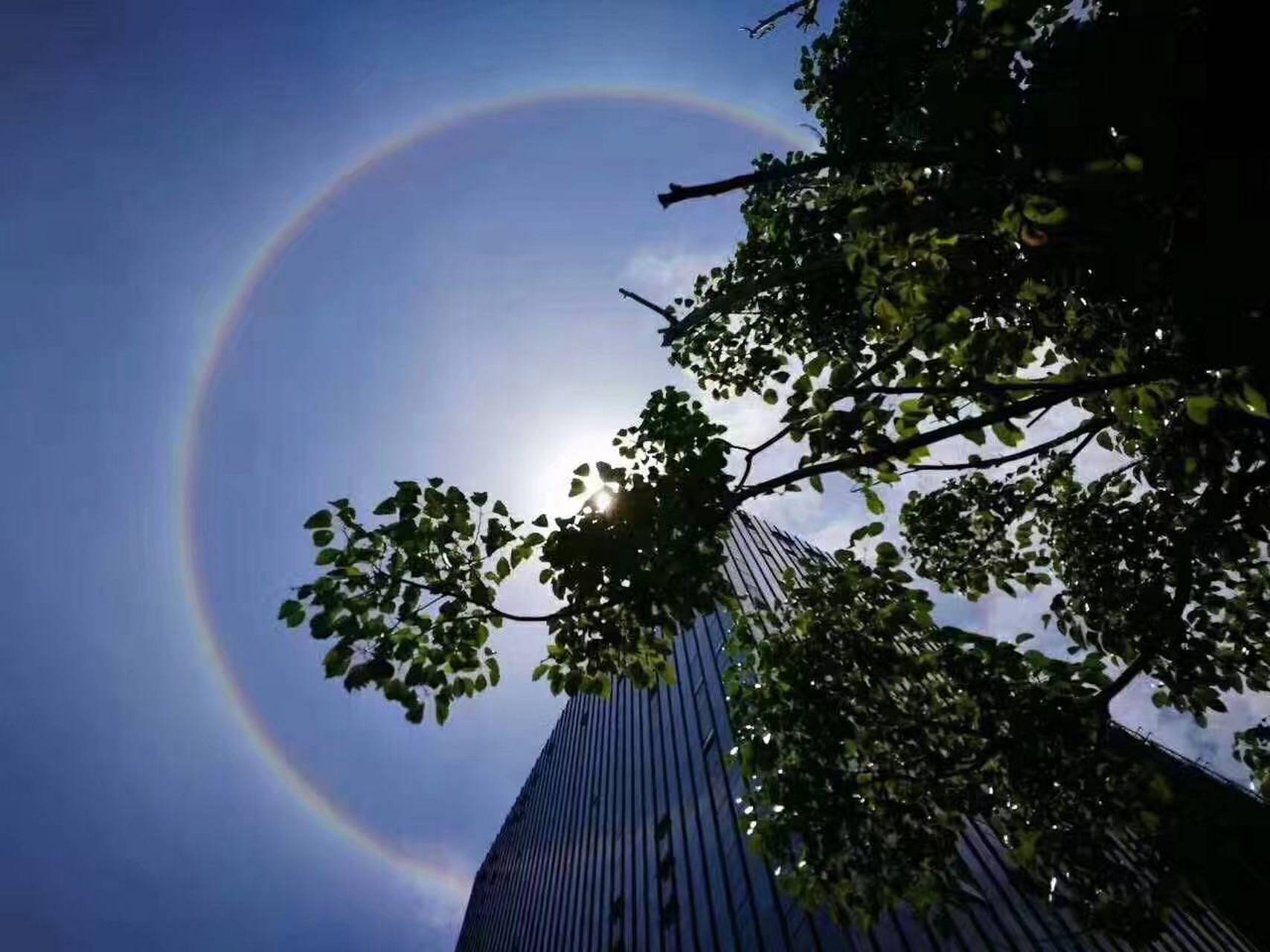 热可以重叠,阳气也一样  你看到了夏天,天气就越来越热,除了出现台风