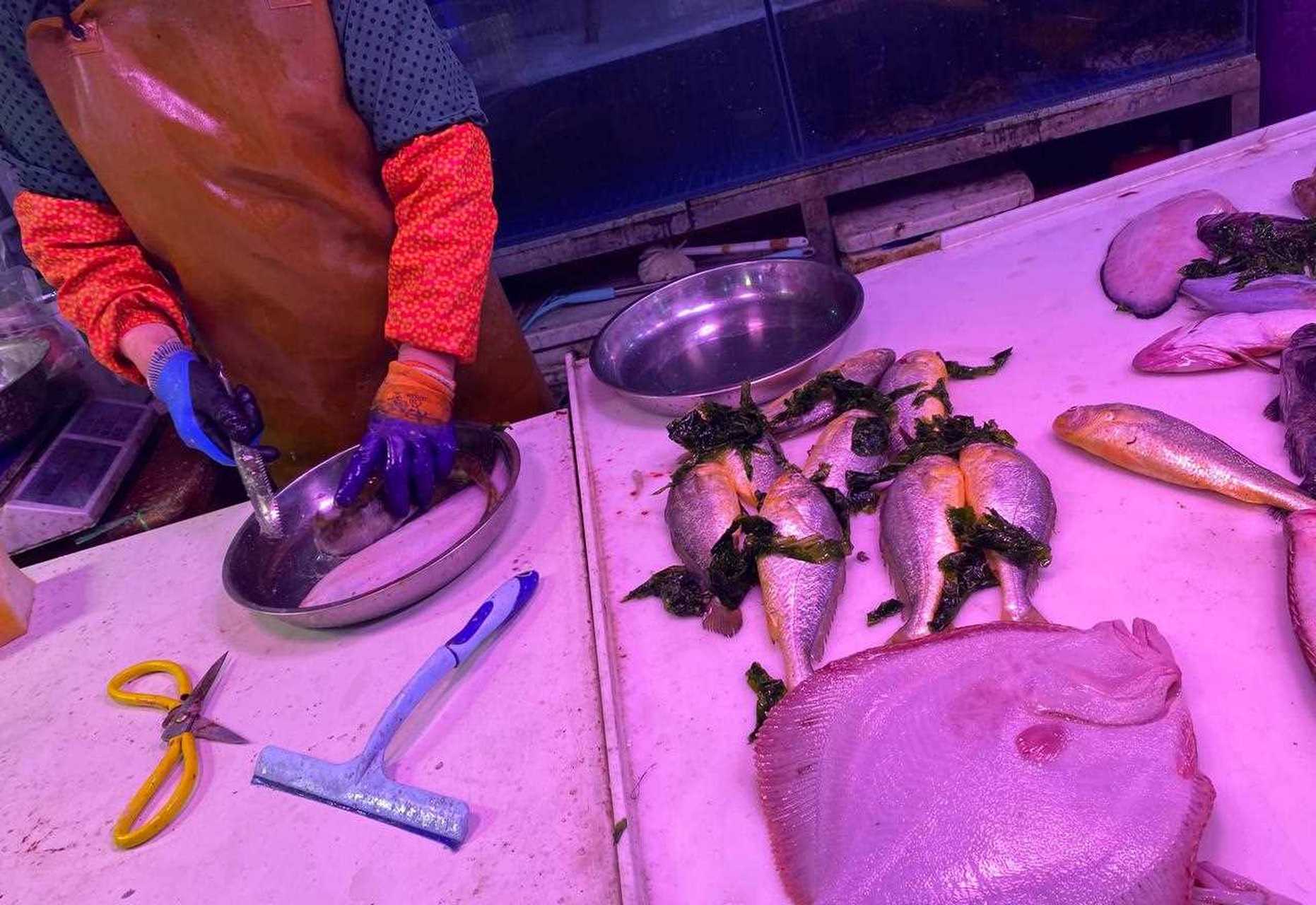 今天去大連劉家橋市場買了三條魚,回家做雜拌魚燉豆腐.