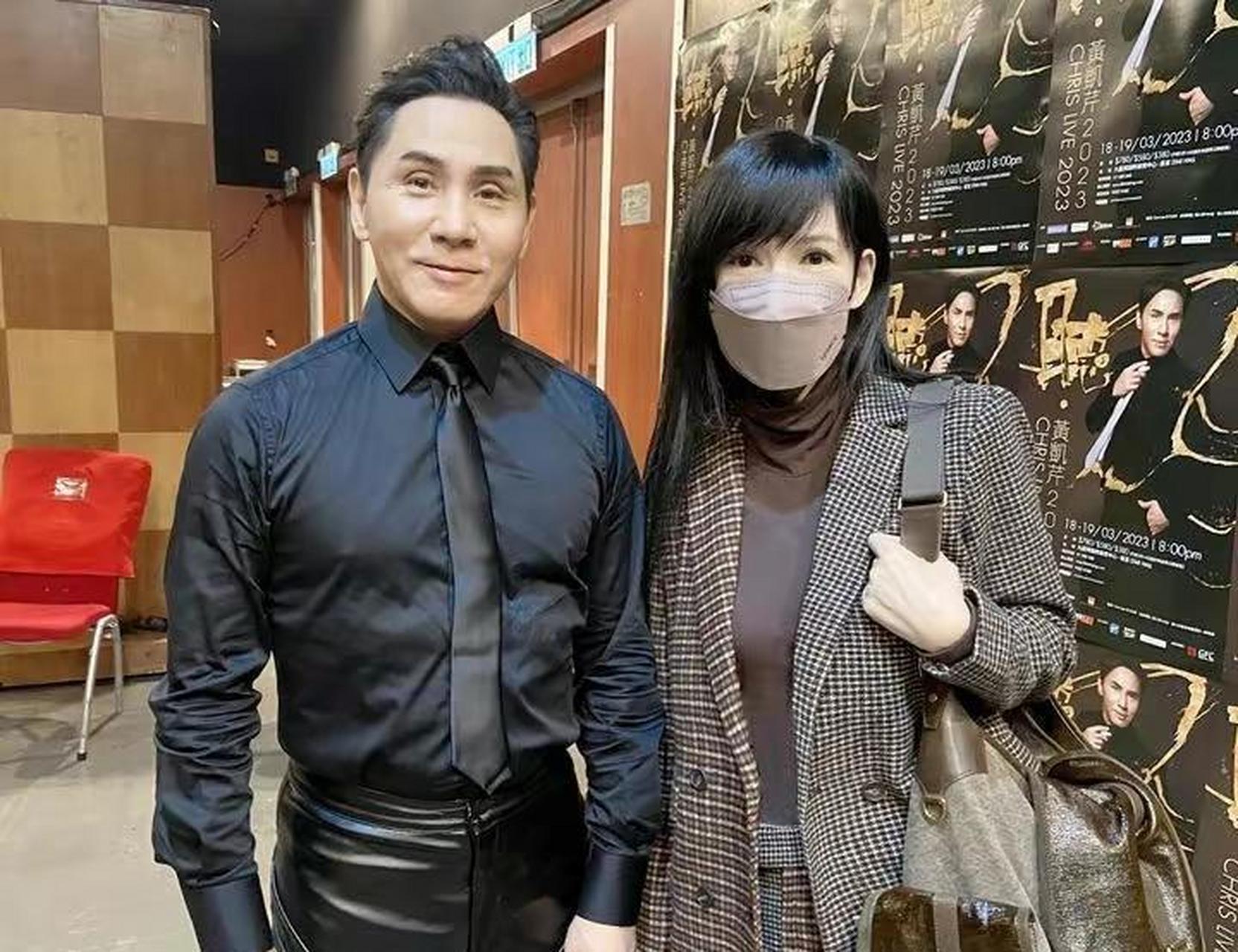 网友:61岁周慧敏现身黄凯芹演唱会,穿西服外套现身,女神仍旧很靓