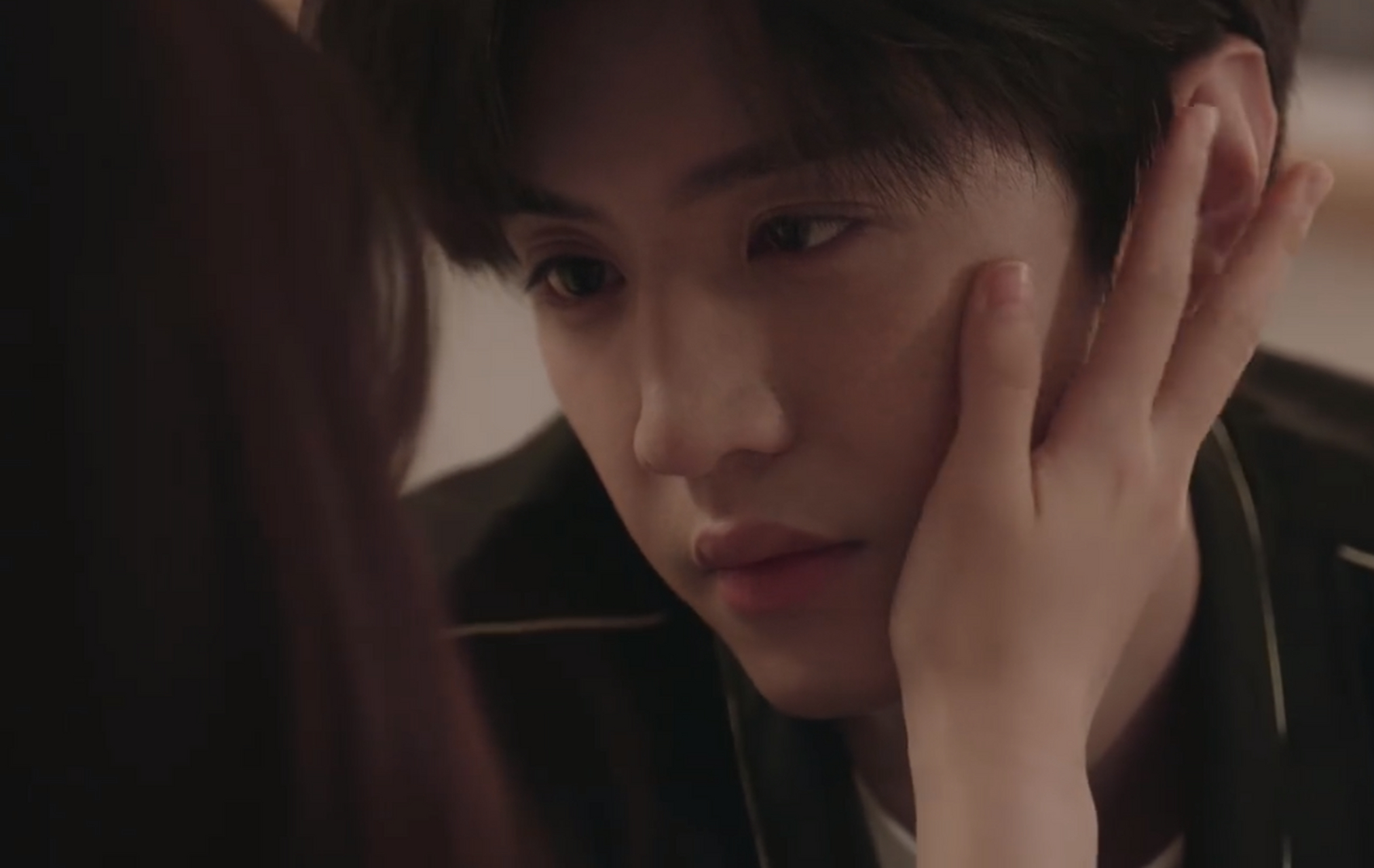 如今的段嘉许知道桑稚为了喜欢,而勇敢地奔赴,而自己所能够给予桑稚