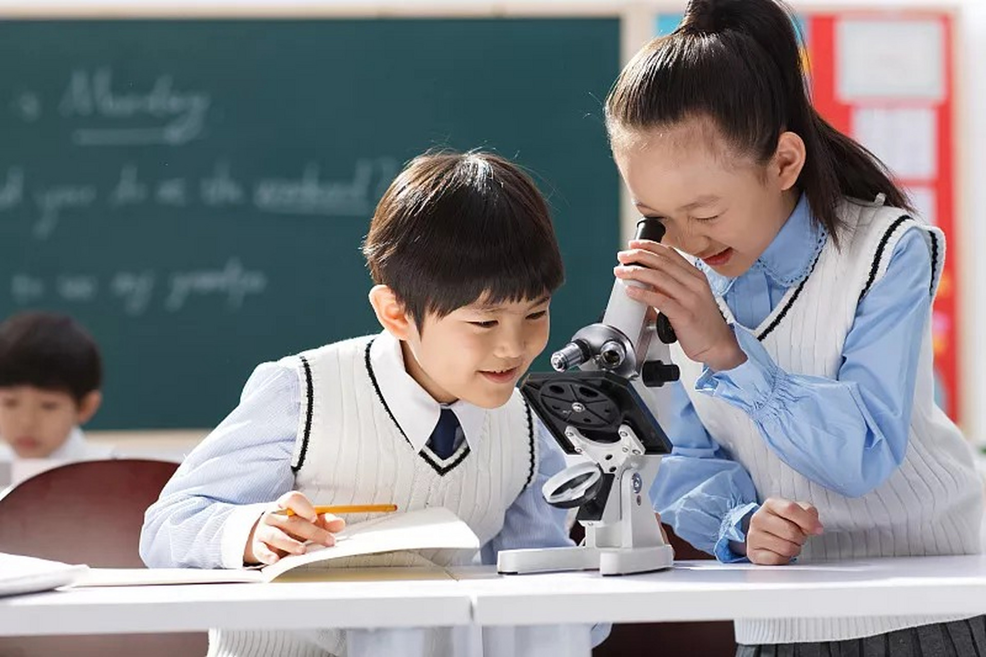 社会学家林·扎克说过:"父母是子女最亲近的人,也是最值得信任的人.