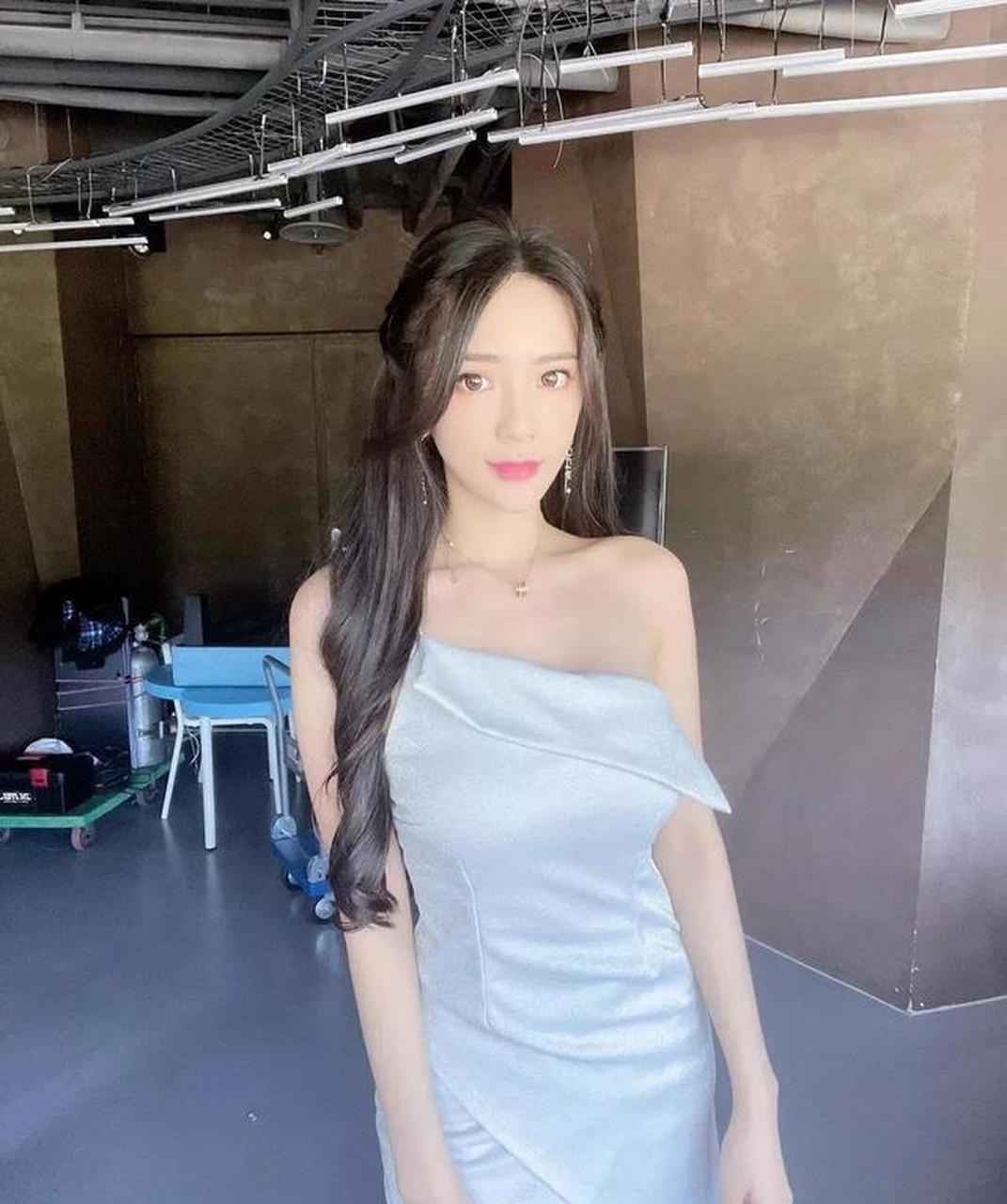 台湾省模特网红——翁子涵