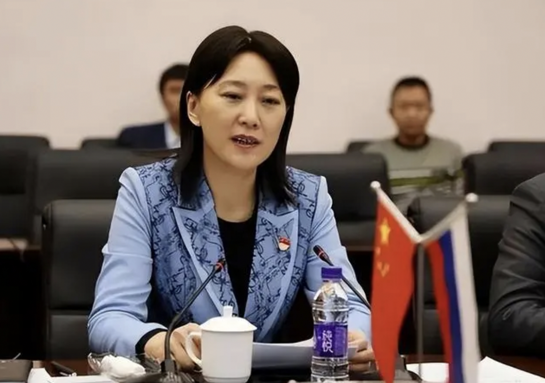 内蒙"美女市长"打15万一支美容针,靠美貌拿下领导