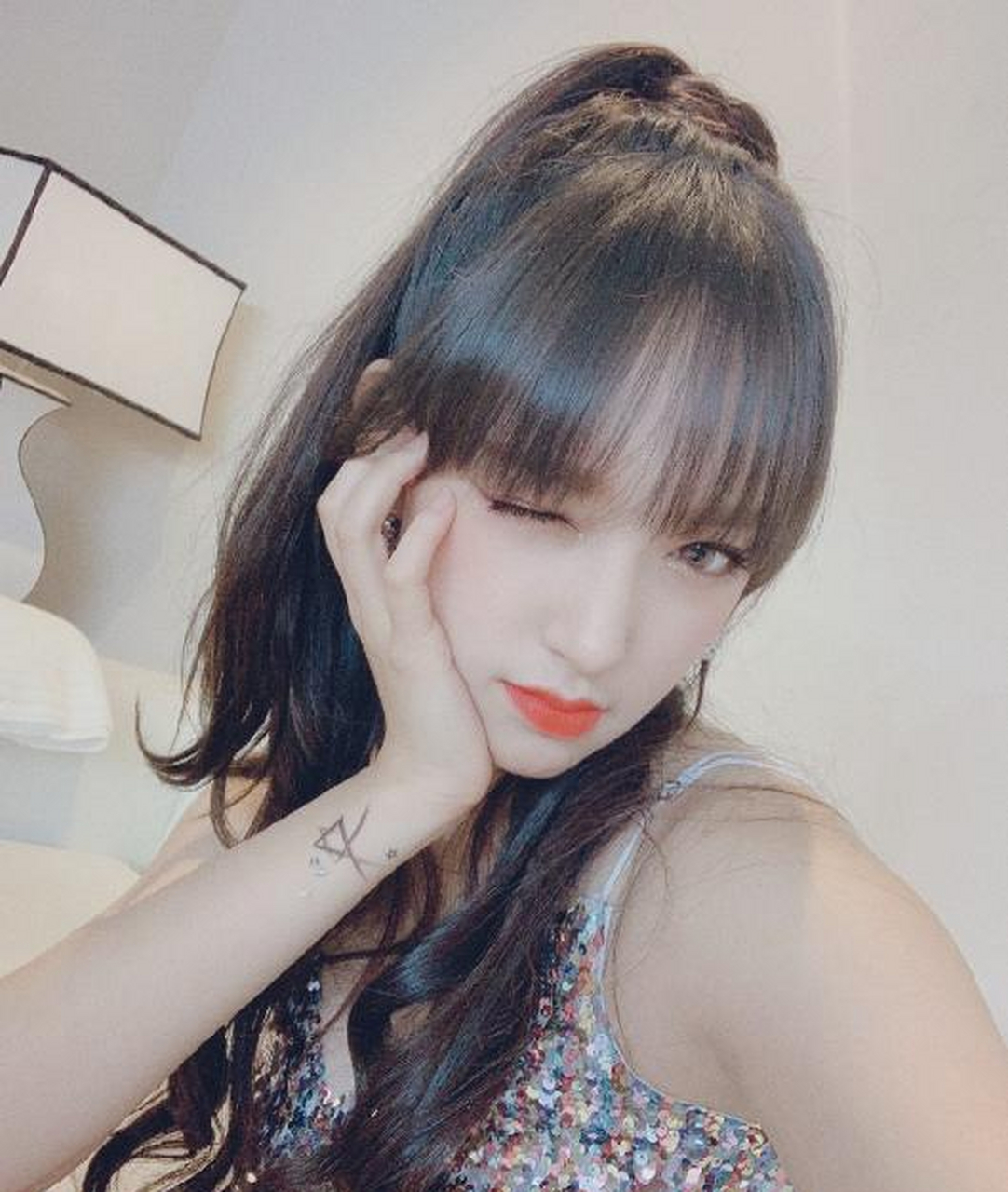 现在终于明白程潇的铁刘海存在的理由了,因为没有了刘海是真的不可以