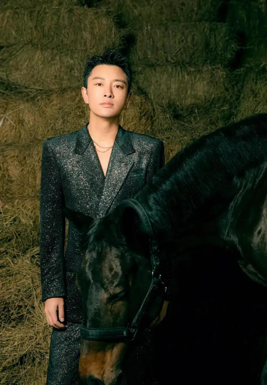 gif创作人# 贾乃亮西装配骏马,简约大气不失优雅.