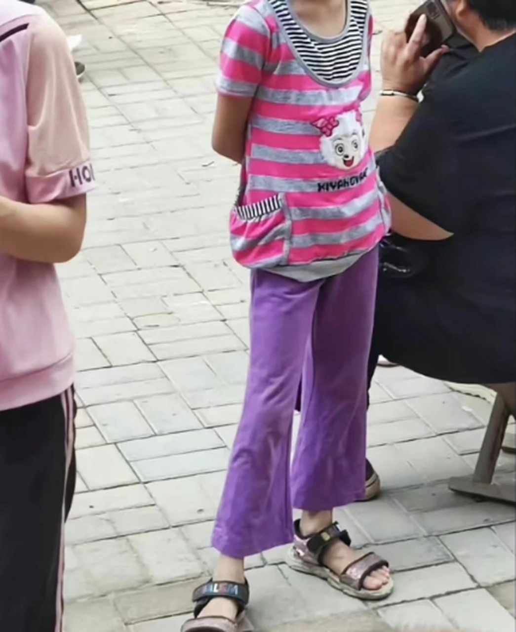 穿着带美羊羊的衣服,感觉当时美炸了