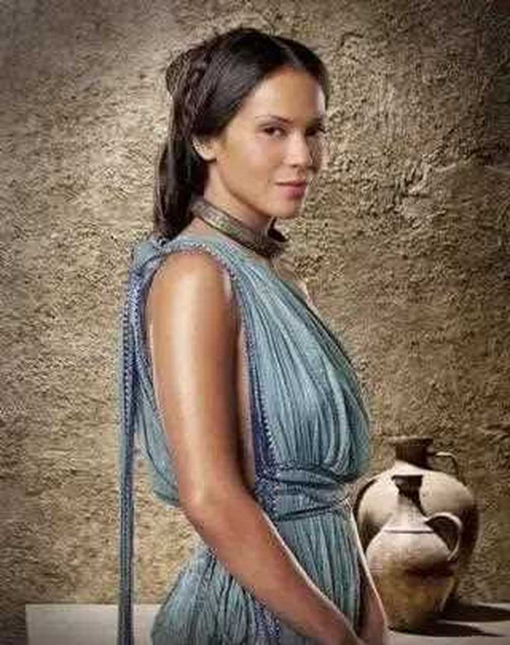 启用《斯巴达克斯》里的女演员,剧版《指环王》是铁了心打算往大尺度