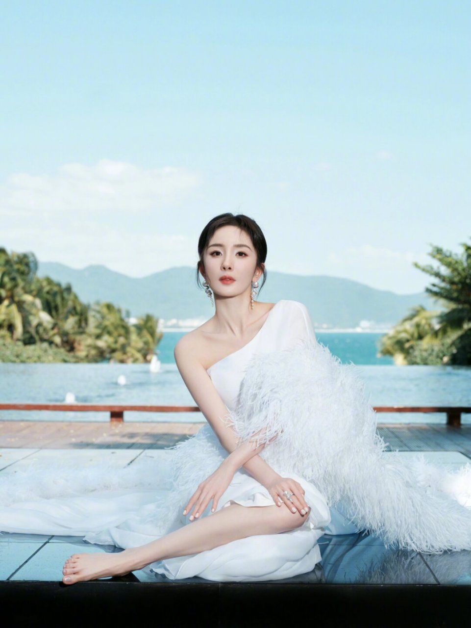 杨幂 | 爱奇艺尖叫之夜造型  杨幂在爱奇艺尖叫之夜的造型非常惊艳.