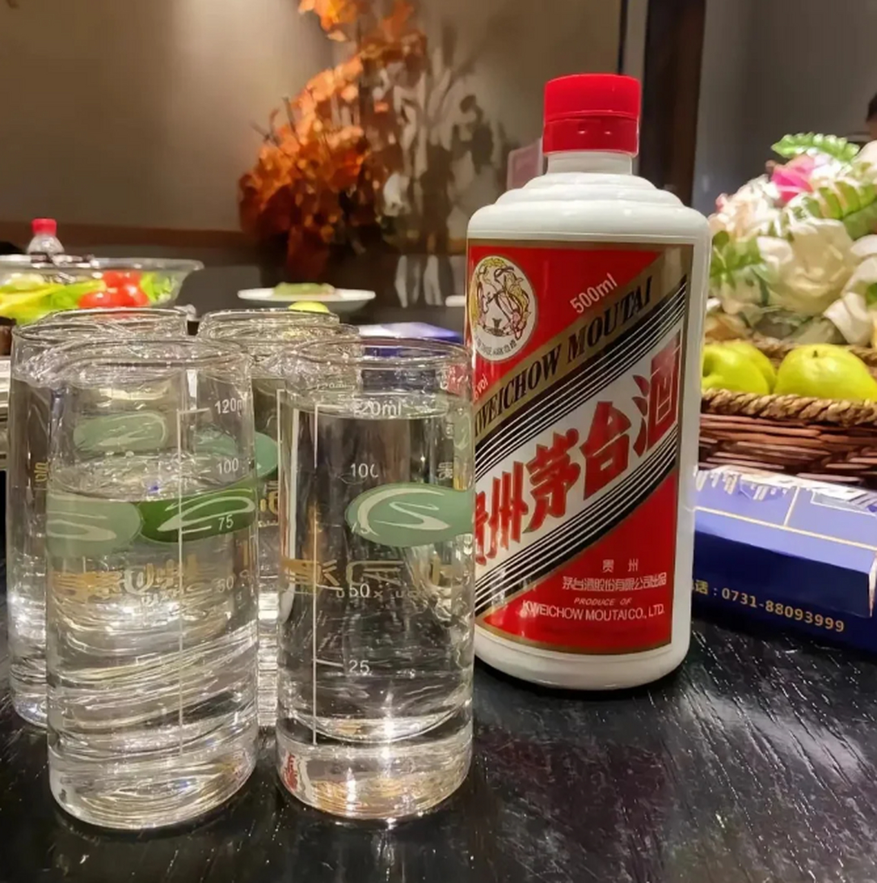 上个周末请领导吃饭,把散酒灌到茅台瓶子里,老板喝的津津有味!