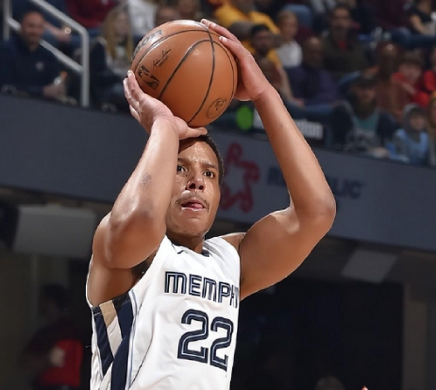 nba常规赛孟菲斯灰熊队主场迎战多伦多猛龙队,目前灰熊的战绩是32胜20