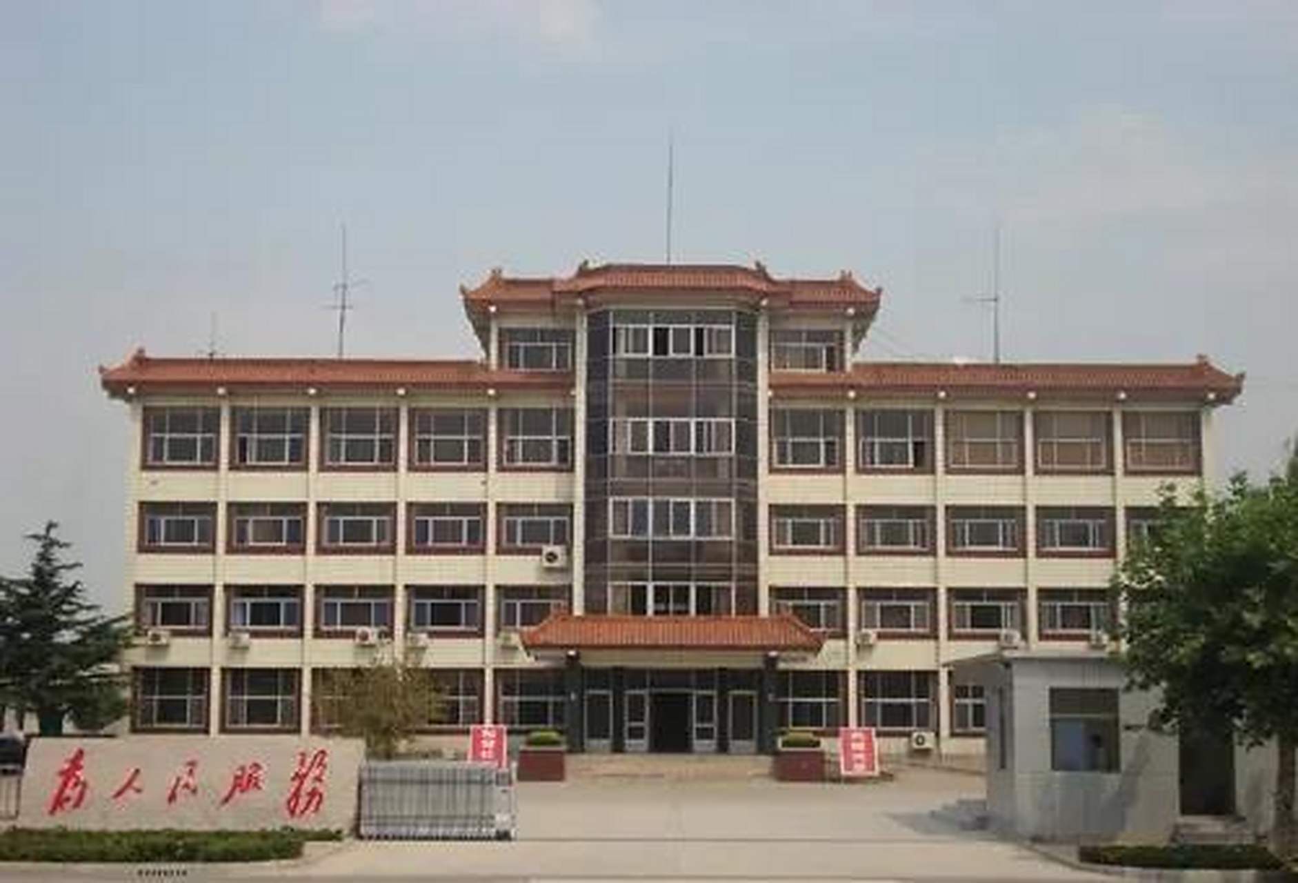 图1济宁新兖镇政府办公楼 图2莘县古云镇政府办公楼 图3邹城张庄镇