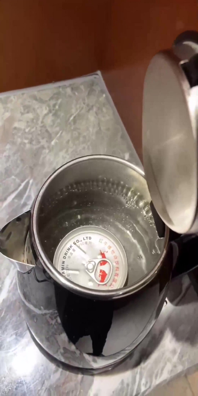 没有富人知我愁,唯有开水煮红牛,原来红牛还能煮着喝!