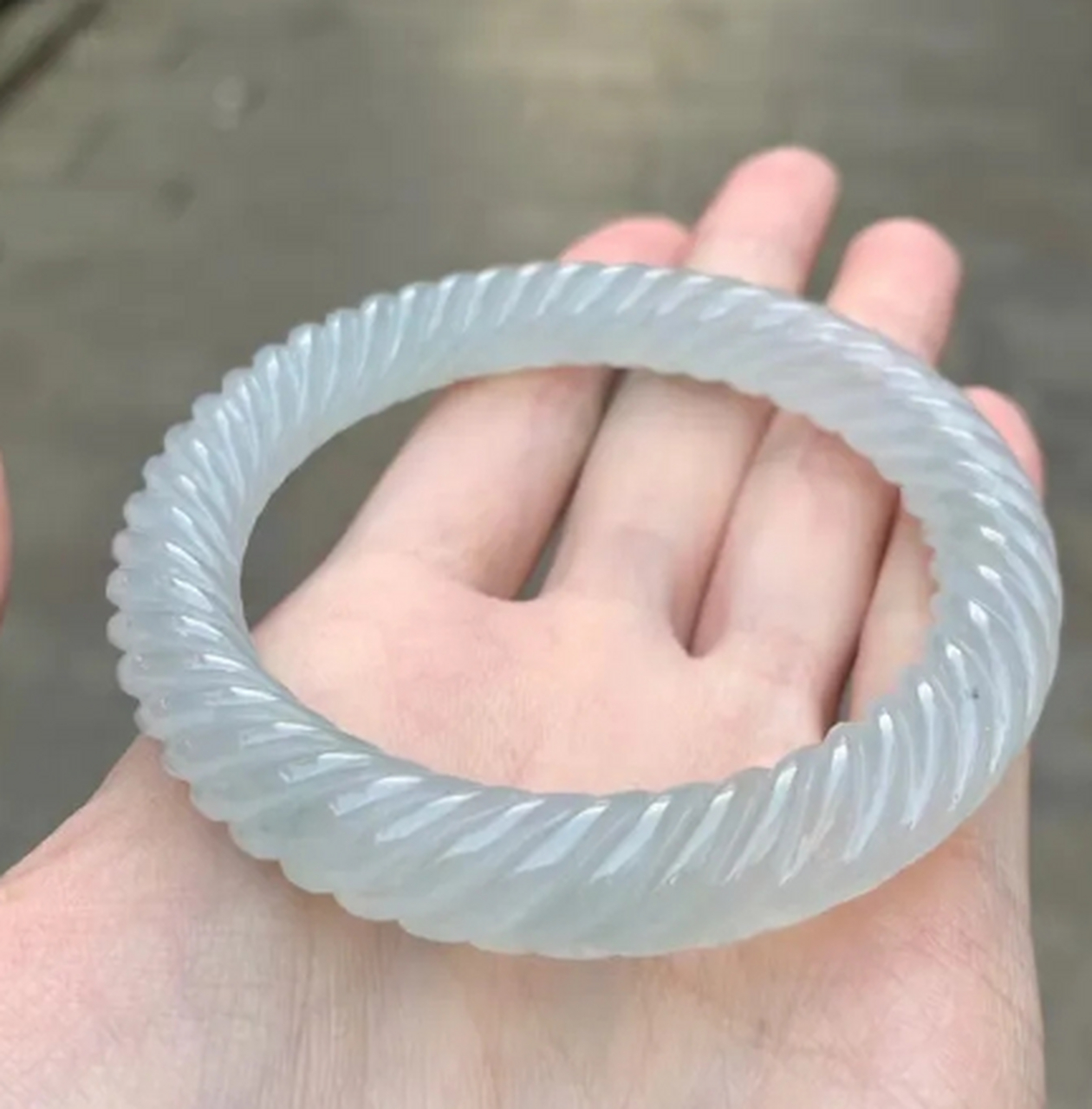 翡翠挂件# #点击头像看直播# 麻花镯种老致密,水足,质地如凝脂温润