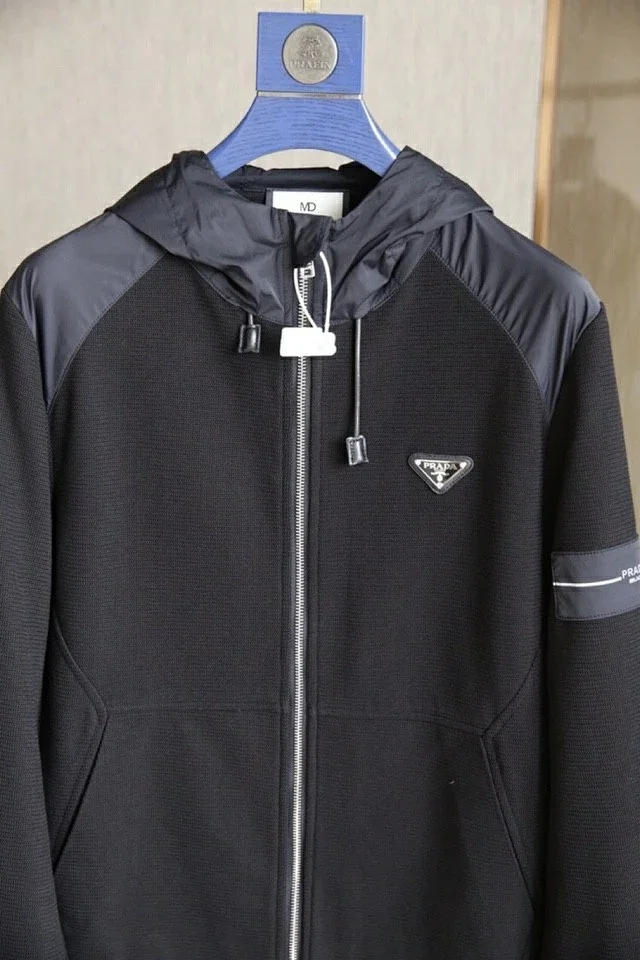 普拉达夹克外套
