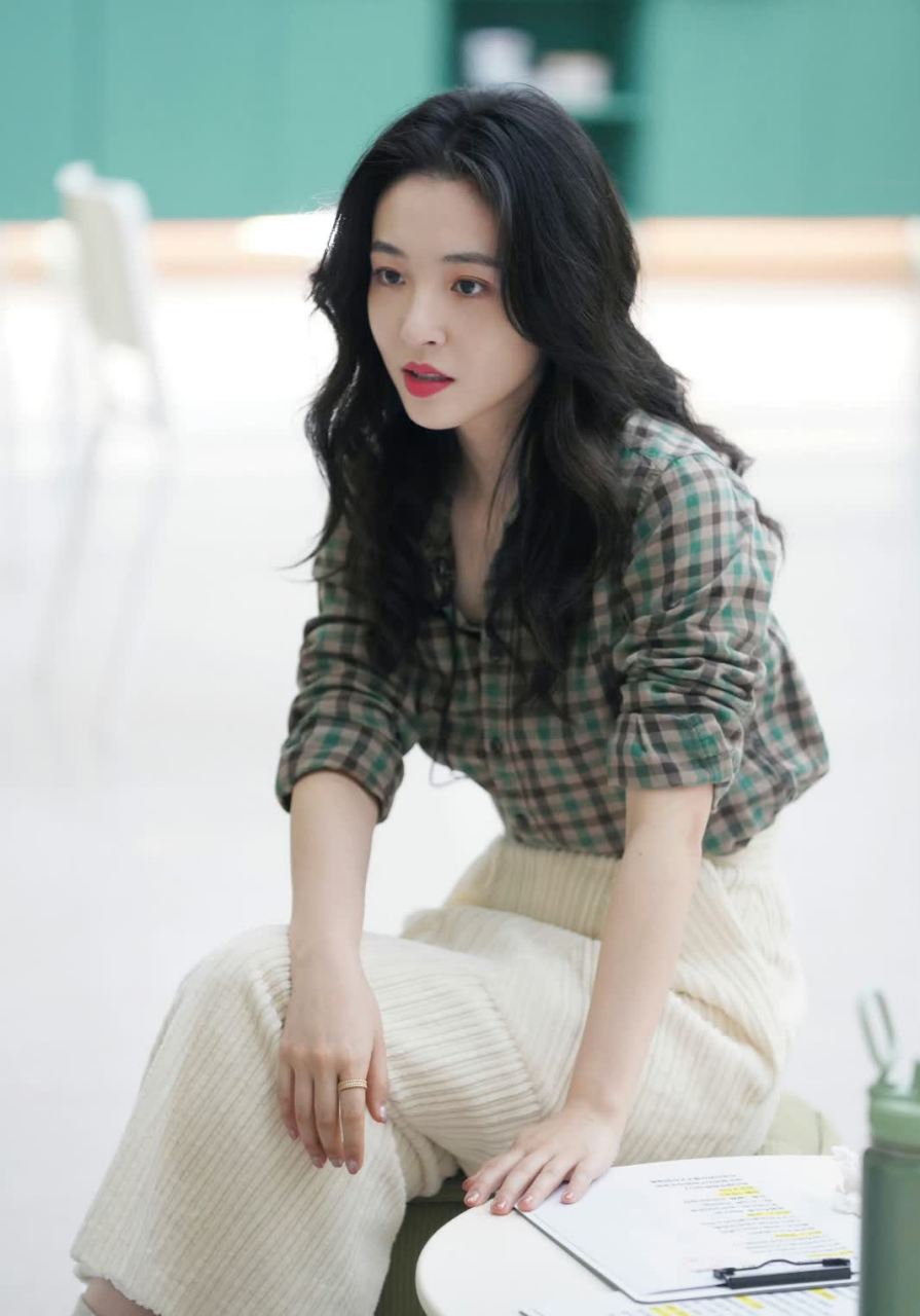 我喜欢吴倩饰演的九岁老人孟晚,很适合她的状态.