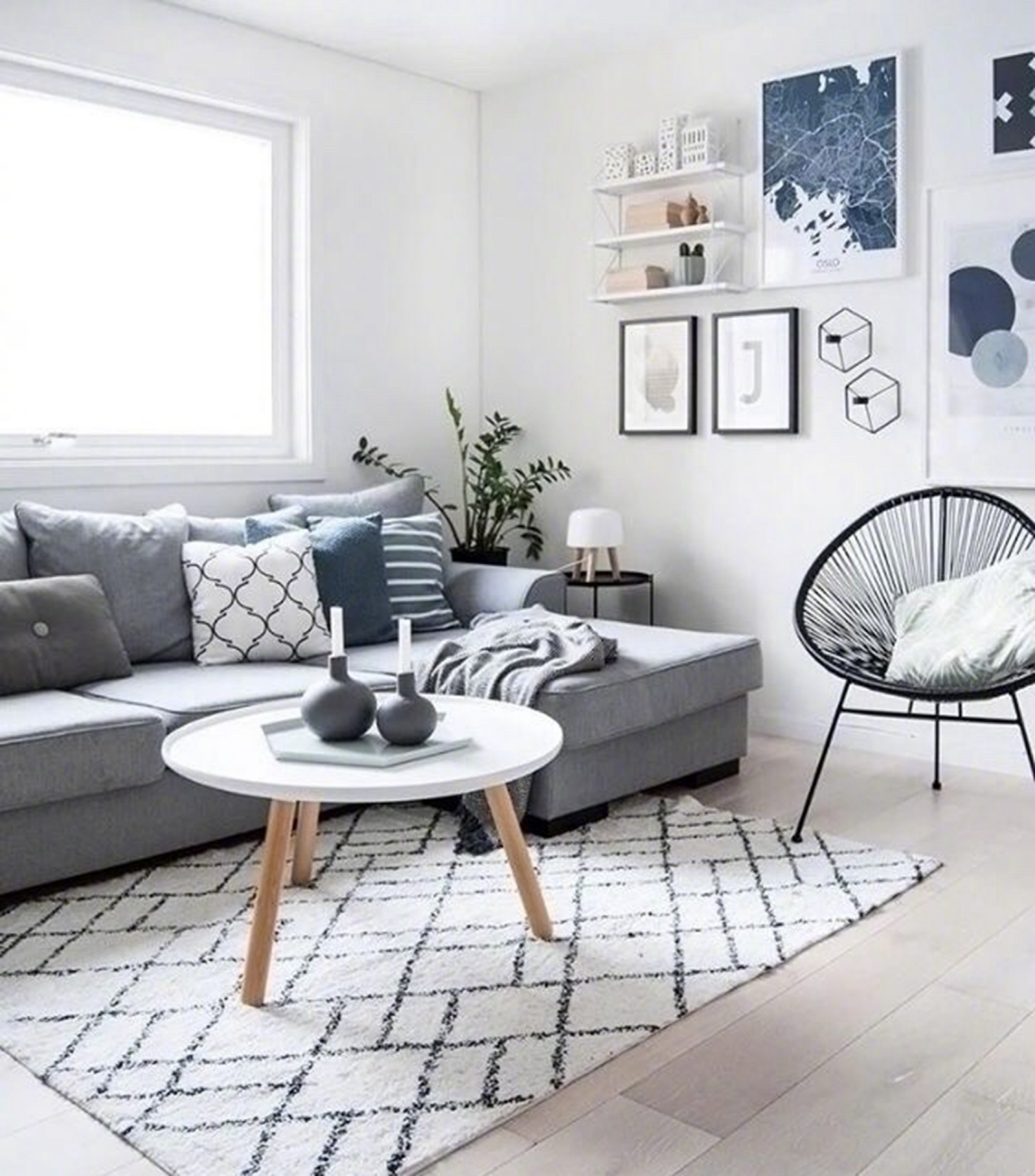 钝拙的雕琢着人世,遗下似曾相识的痕迹供人凭吊.