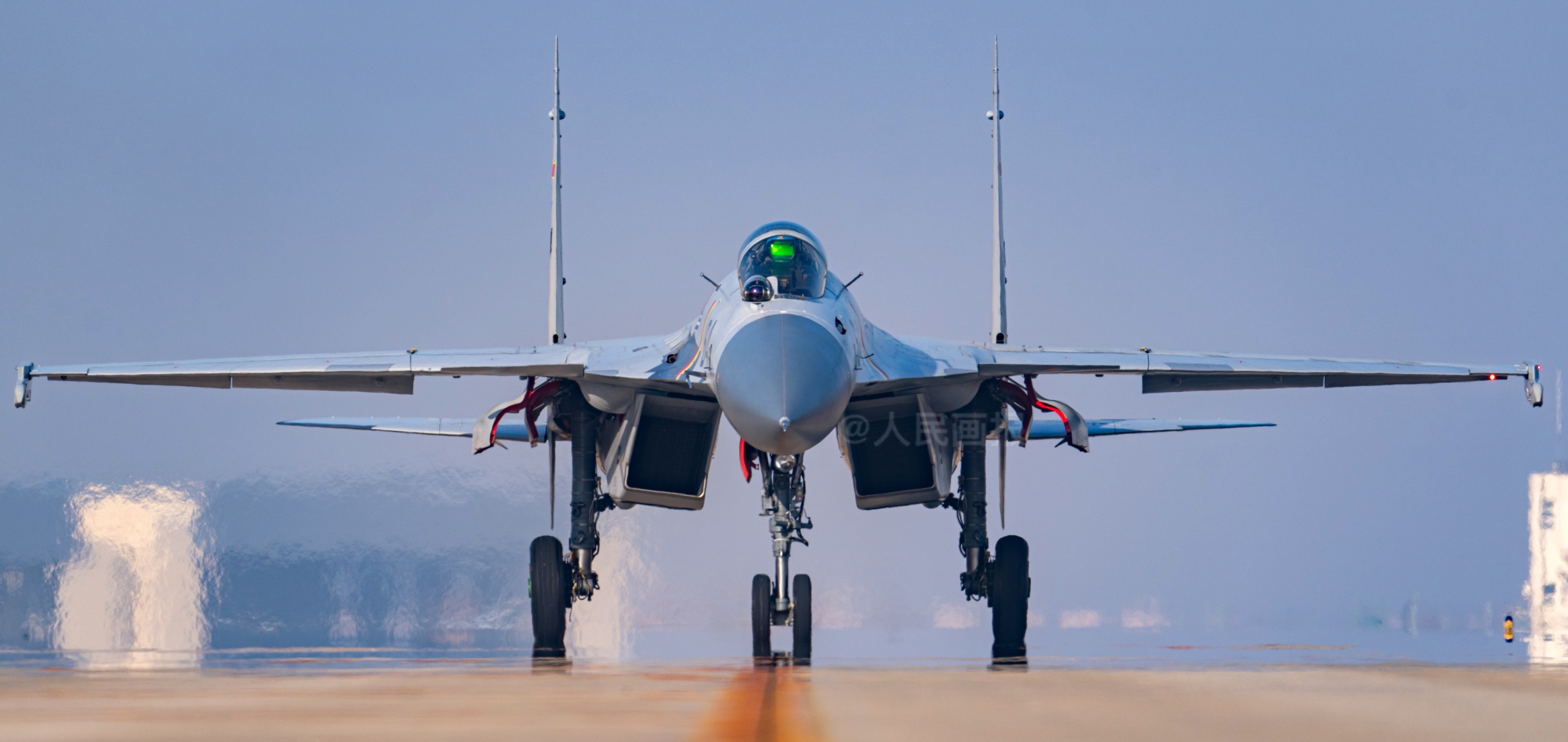 美国海军f-14雄猫战斗机资料图片,我国海军歼-15舰载战斗机资料图片.