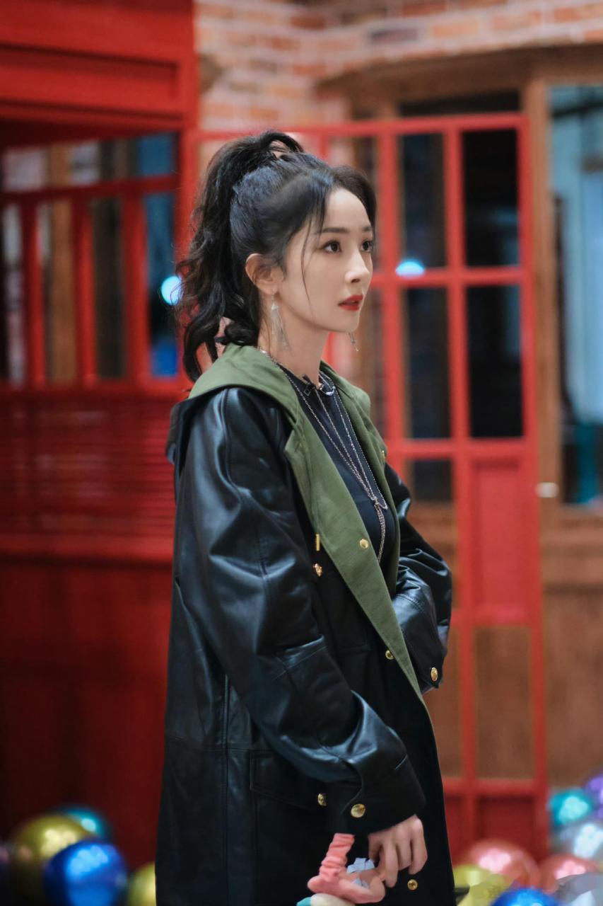 杨幂密室大逃脱高马尾剧照  杨幂密室大逃脱高马尾剧照来了,高马尾