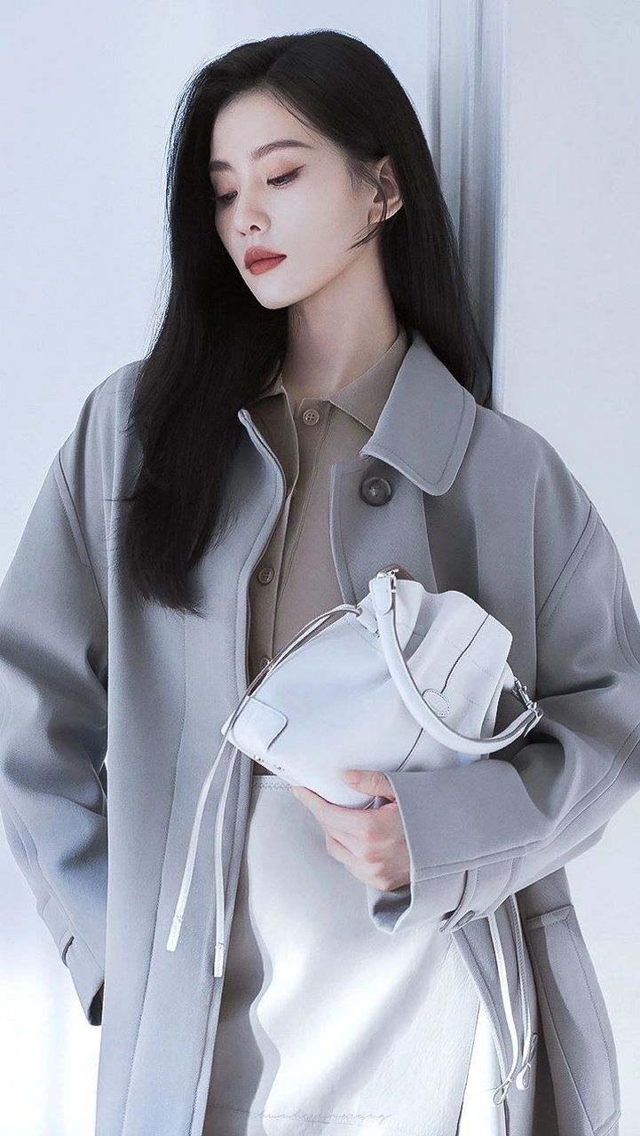 tods品牌 代言人刘诗诗 意式优雅,豆豆情诗完美诠释优雅与奢华的交汇.