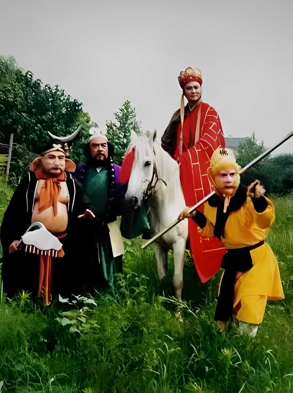 西游记的四位主演六小龄童,汪粤,马德华,闫怀礼合影.