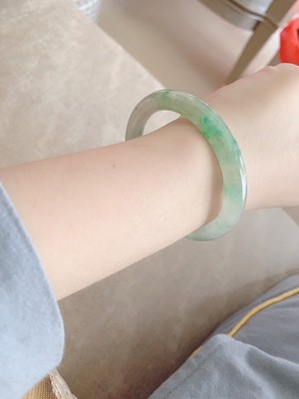 翡翠手镯# 这款绿加黄的料子做出来感觉成品还行,客户还是满意的