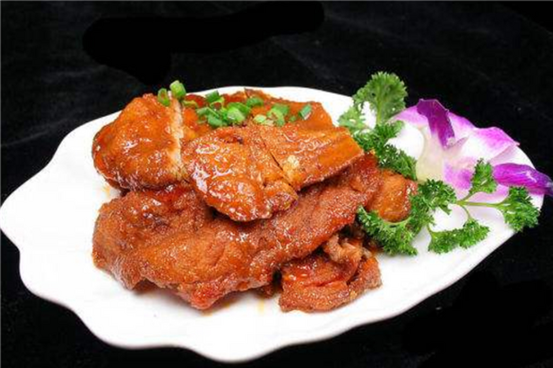 五香熏鱼是最能代表上海的10大美食之一,上海人都非常喜欢吃五香熏鱼