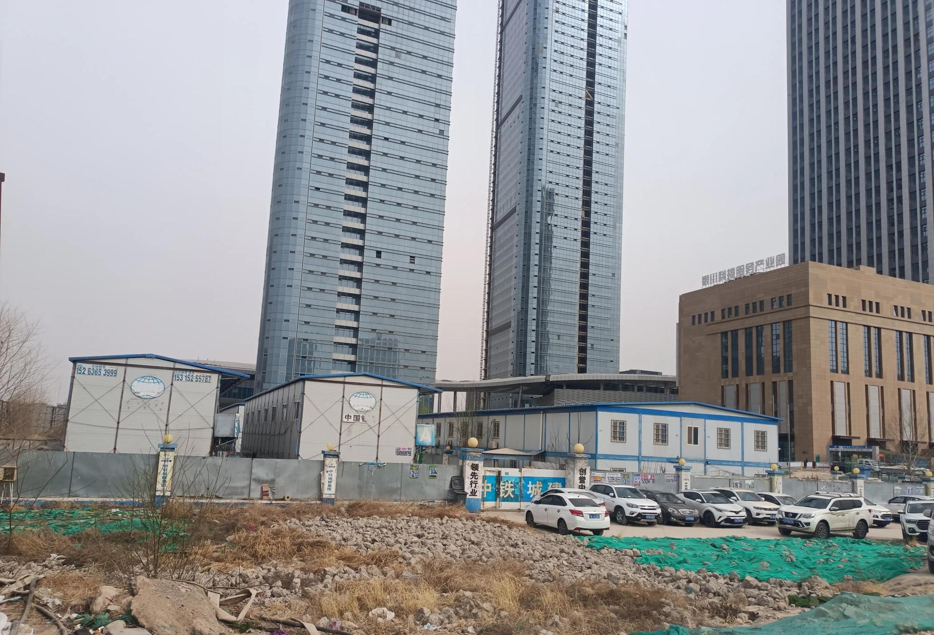 我的家乡在银川# 号称银川地标建筑的宁夏第一高楼,绿地双子塔,在