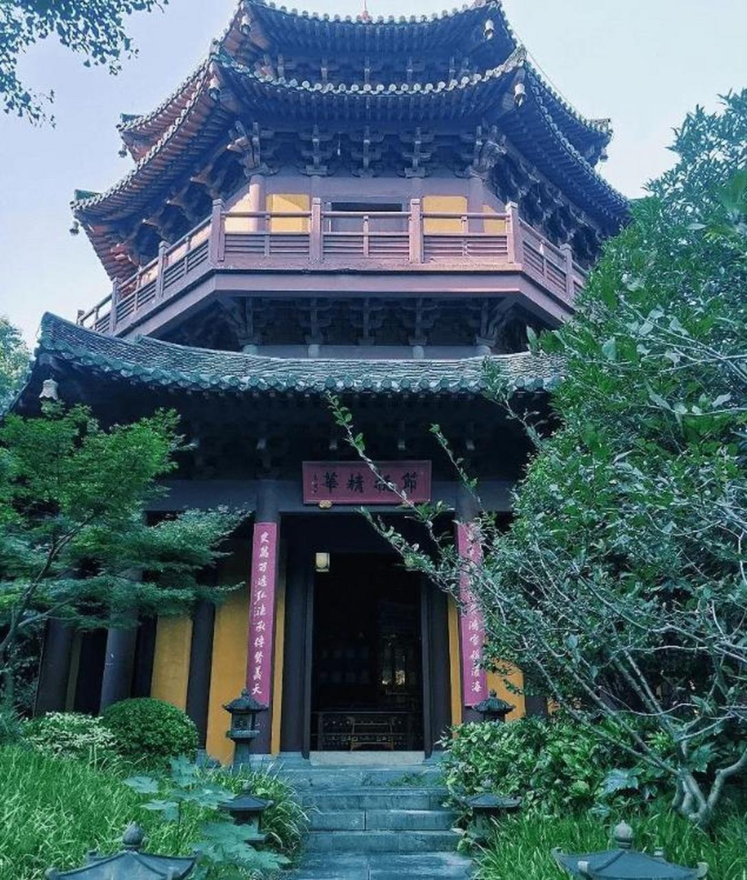 慧因高丽寺 慧因高丽寺位于杭州三台山水景区一带,距离苏堤约一公里