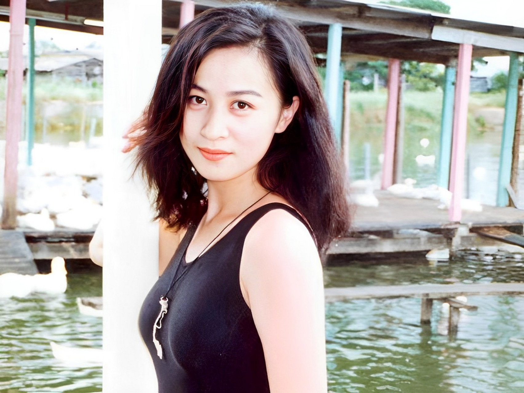 一开始,何超琼的保姆水晶姐姐提出回家养老,何超琼