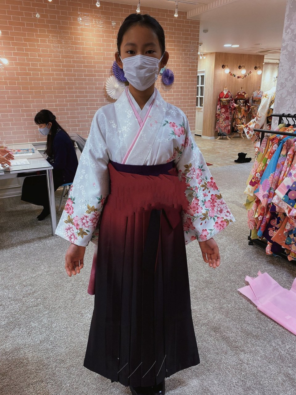 日本小学生毕业典礼礼服—袴	"近几年的日本小学毕业典礼时流行穿袴